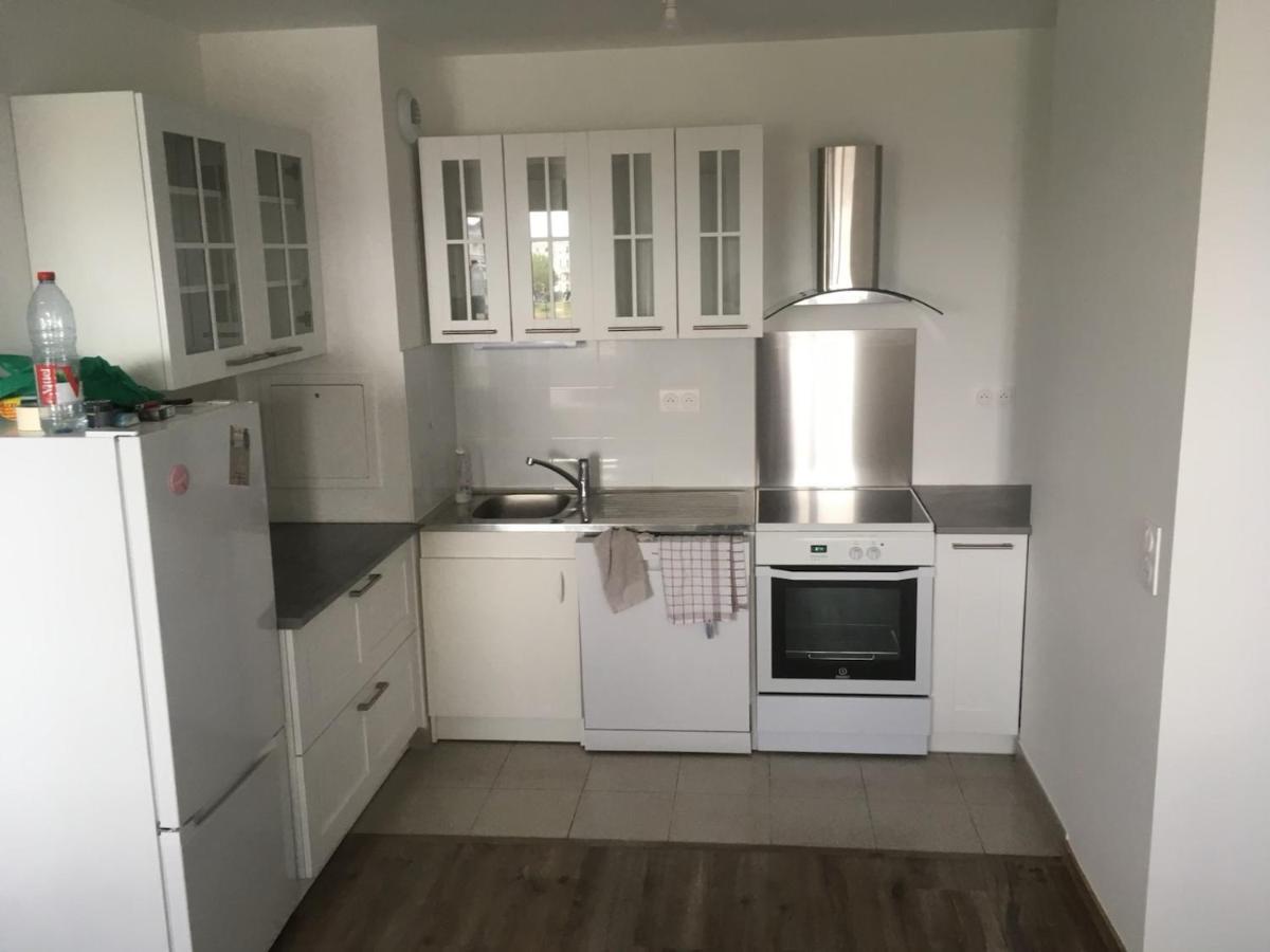 3 Room Flat In Parklane - 1,5Km Disney เซร์ริส ภายนอก รูปภาพ