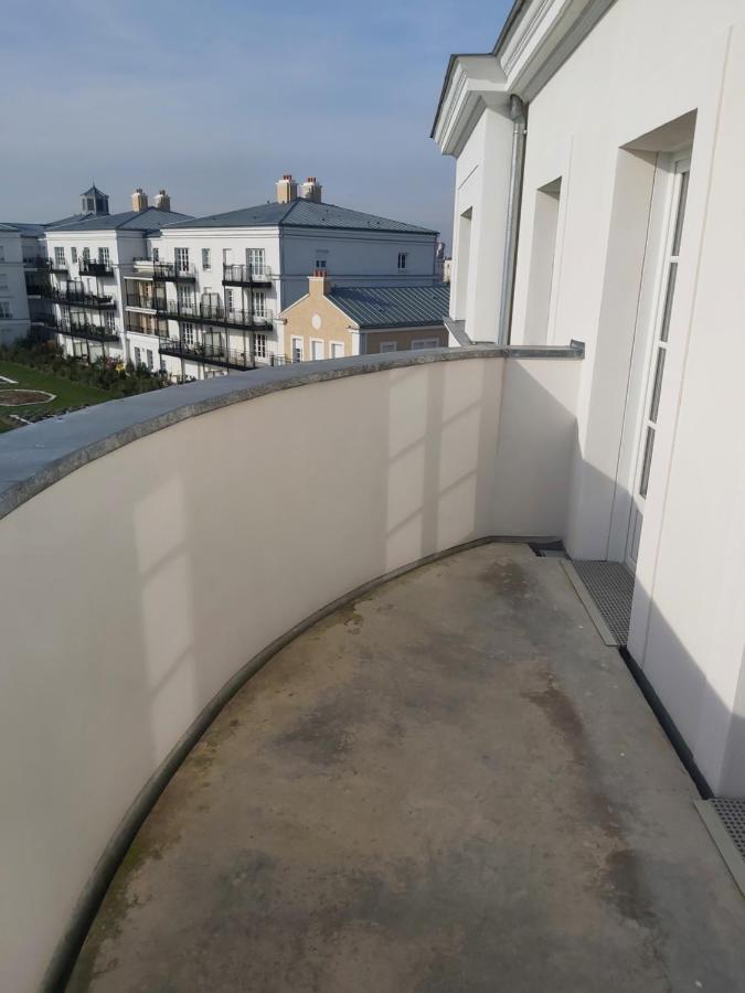 3 Room Flat In Parklane - 1,5Km Disney เซร์ริส ภายนอก รูปภาพ