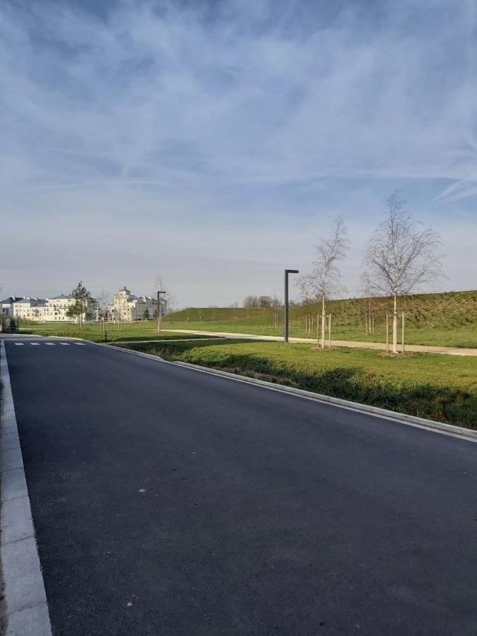 3 Room Flat In Parklane - 1,5Km Disney เซร์ริส ภายนอก รูปภาพ