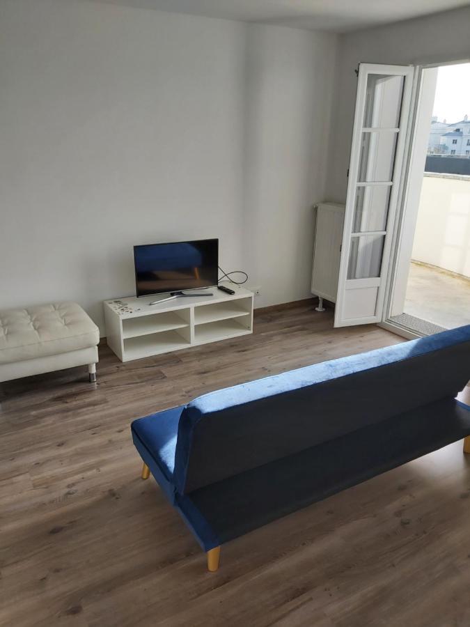 3 Room Flat In Parklane - 1,5Km Disney เซร์ริส ภายนอก รูปภาพ