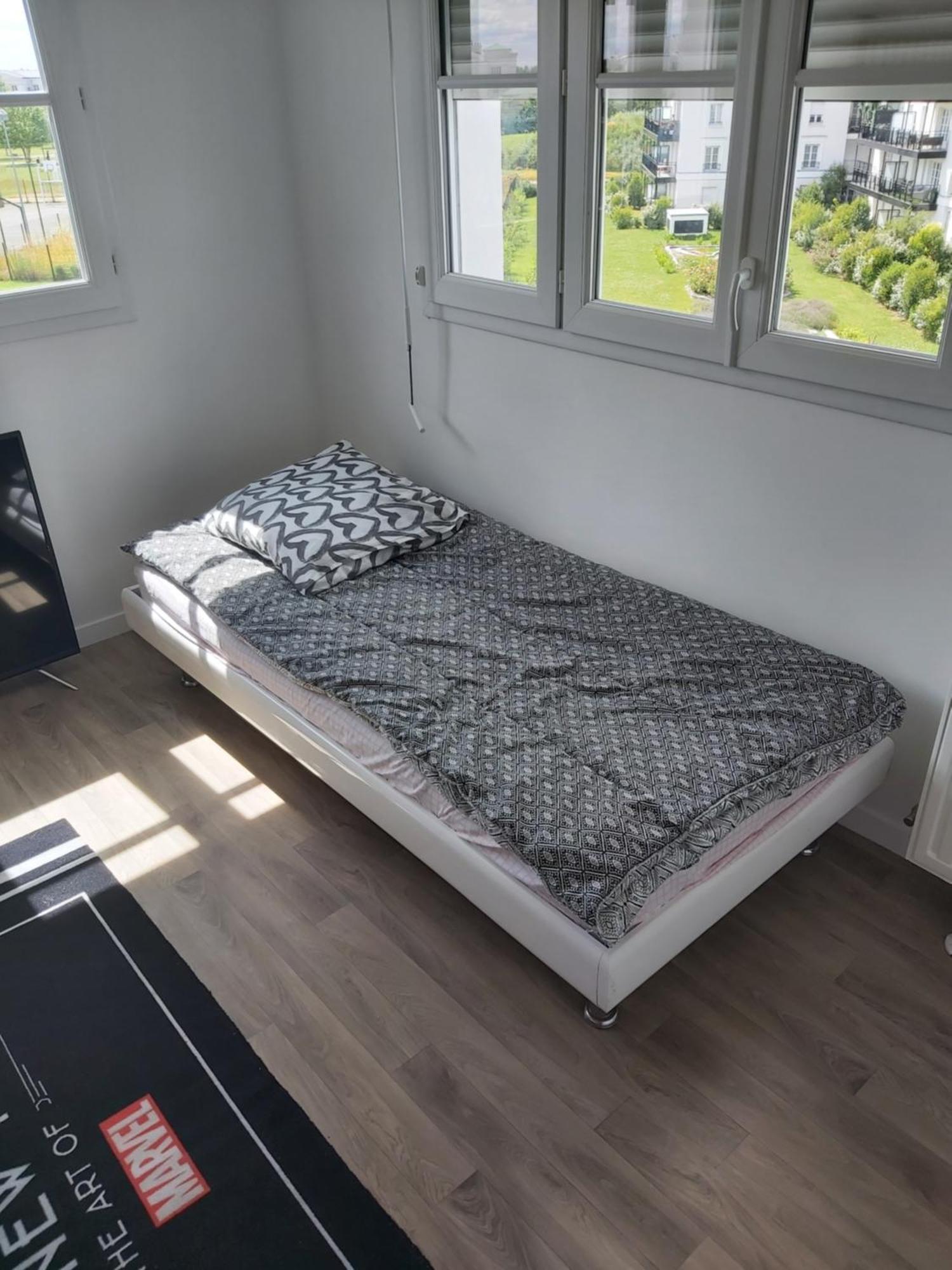 3 Room Flat In Parklane - 1,5Km Disney เซร์ริส ภายนอก รูปภาพ